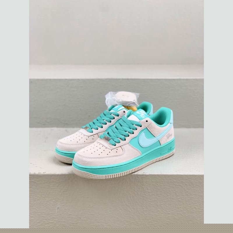 l**is V*t*n sneakers